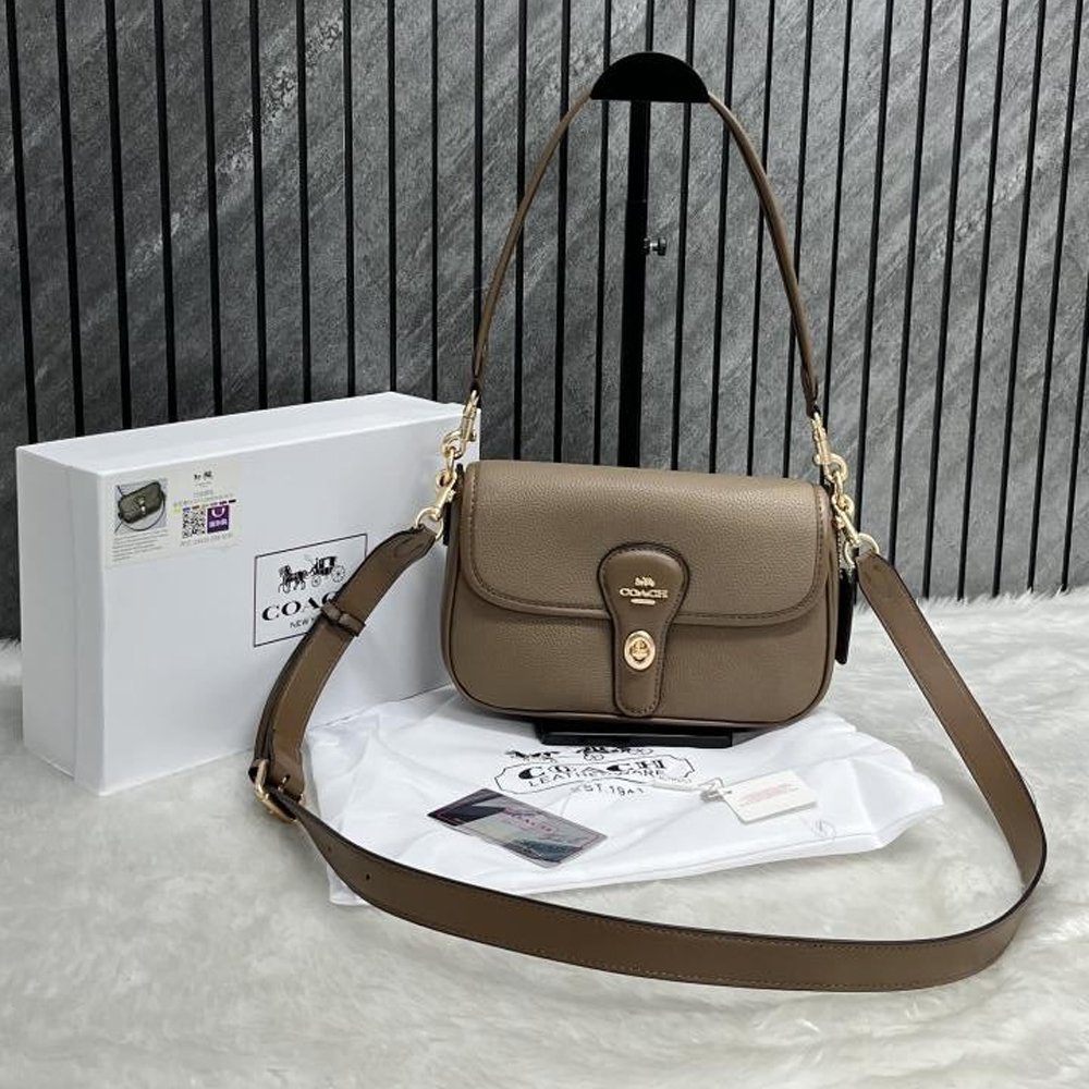 8 Coach Turnlock Hadley Light Brown