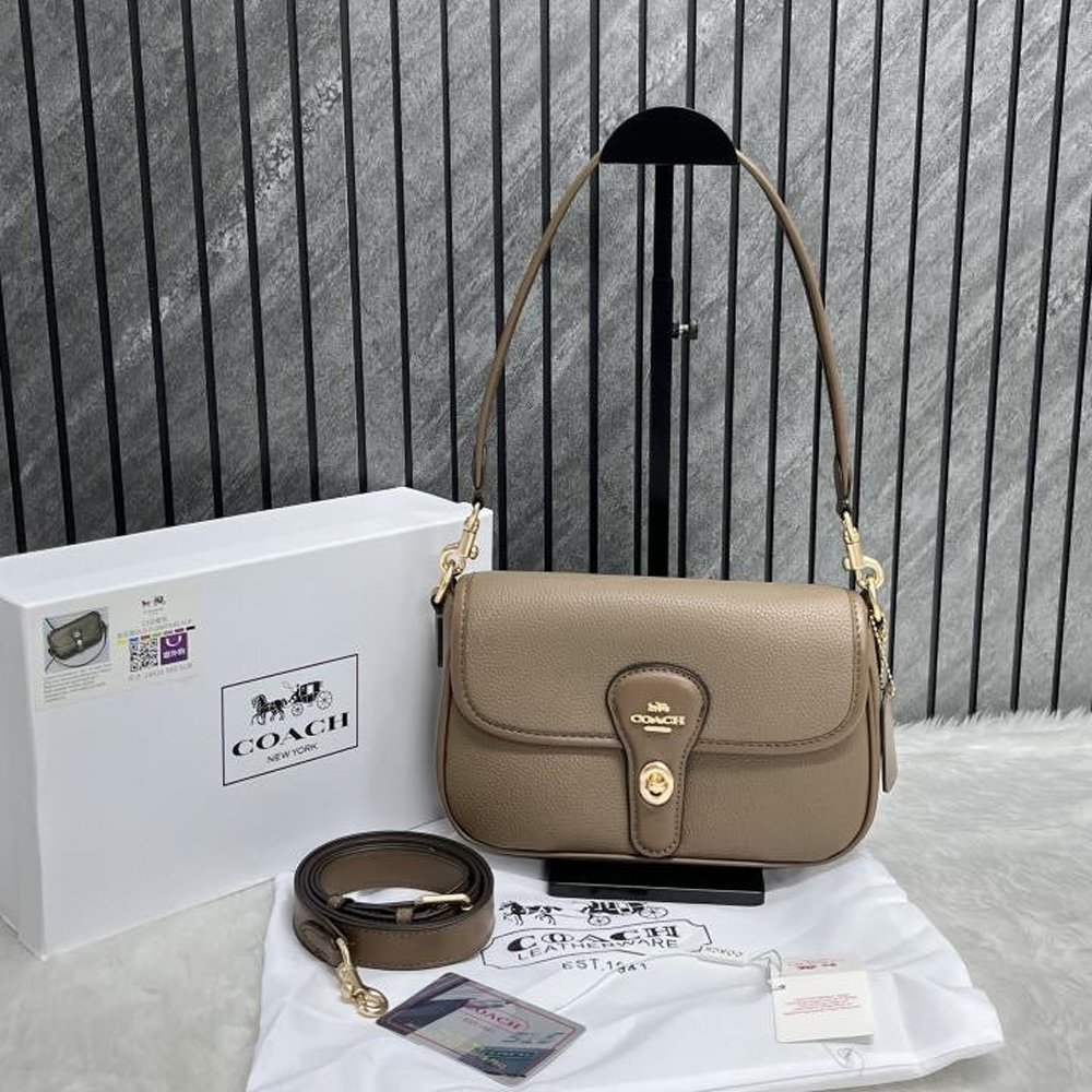8 Coach Turnlock Hadley Light Brown