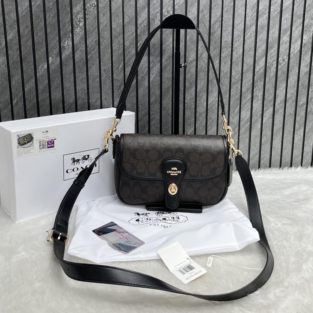 6 Coach Turnlock Hadley Black