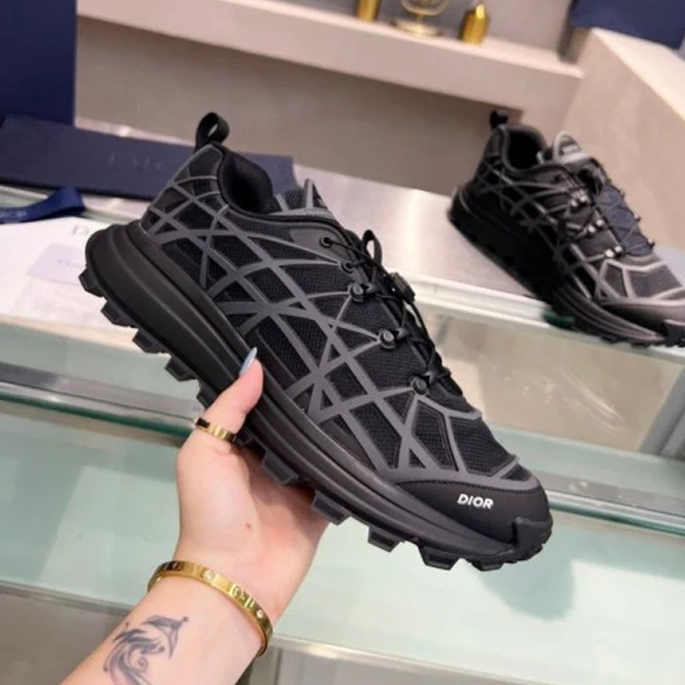HOME | KOSMICKS | ONLINE BRAND STORE | 2026 11 CHRISTAIN B31 RUNNER BLACK