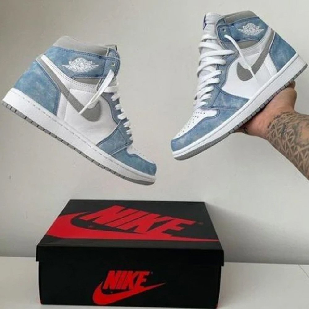 Nike Air Jordan 1 Hyper Royal